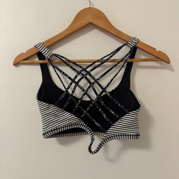 Lululemon Free To Be Bra (Wild) Sports Bra in Black and White Stripe | Size 6 - Picture 3 of 6